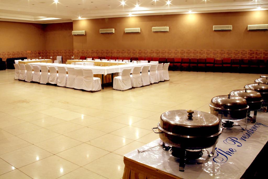 Hotel The Presidency Bhubaneswar Zewnętrze zdjęcie